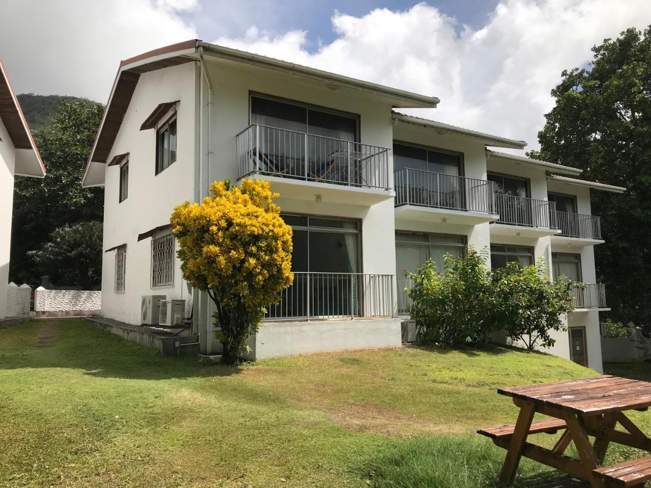 Michel Holiday Apartments Victoria Esterno foto